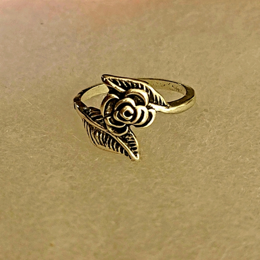 NEW 925SILVER FLORAL ETCHED SIZE 7 RING